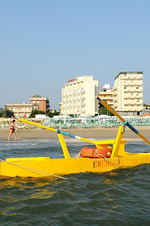 Hotel Admiral - On The Beach Riccione Exterior photo