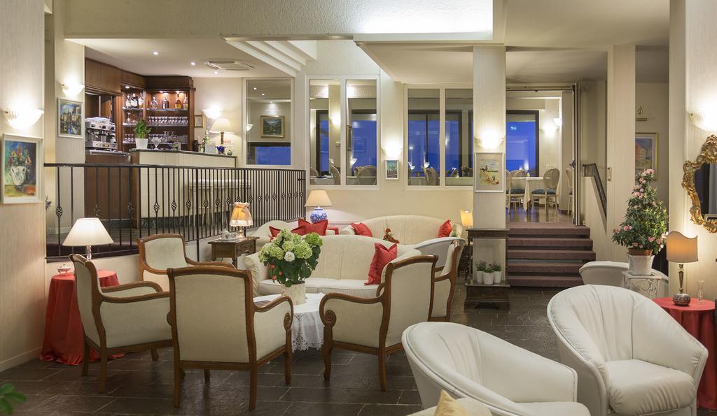 Hotel Admiral - On The Beach Riccione Exterior photo