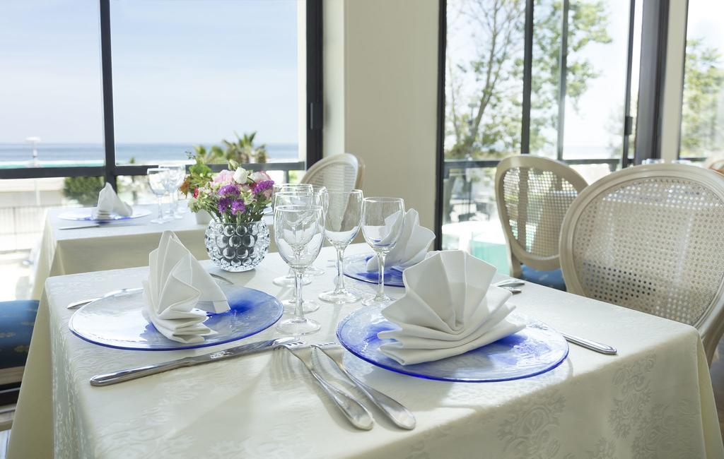 Hotel Admiral - On The Beach Riccione Exterior photo