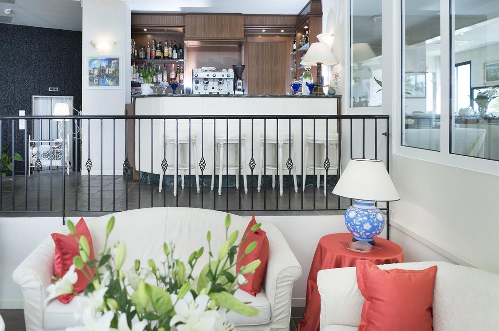 Hotel Admiral - On The Beach Riccione Exterior photo