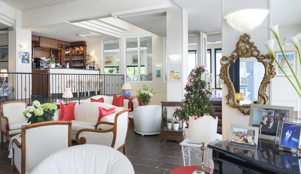 Hotel Admiral - On The Beach Riccione Exterior photo